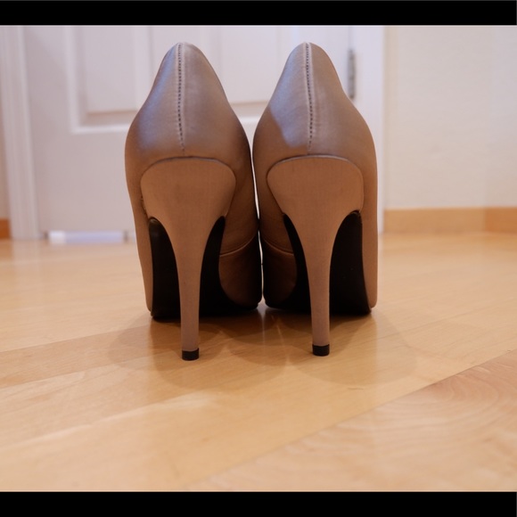 Caparros Peep Toe Pumps - Picture 6 of 11